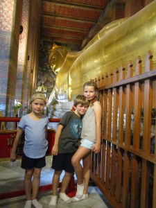 The enormous reclining Buddha!