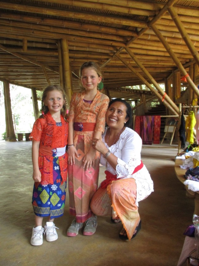 The girls are ready for their first Balinese ceremony: the blessing of the school year