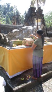 Our beloved Ibu Kadek preparing our offerings before the prayer