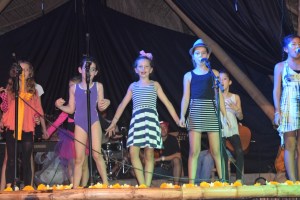 An the Green School Cabaret is starting!